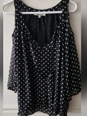 SALE!! Daniel Rainn Cold Shoulder Top